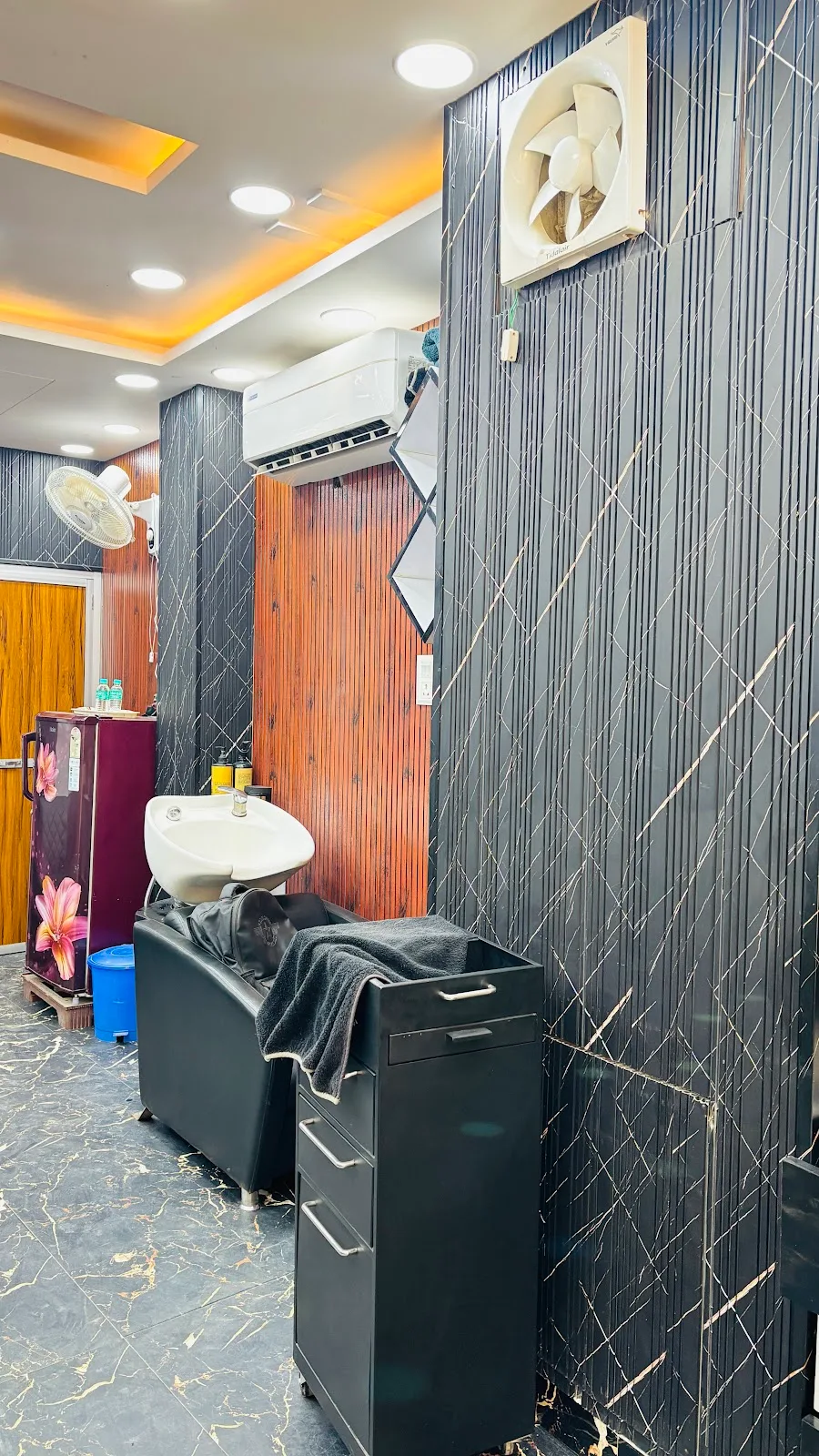 A&S Unisex Family salon