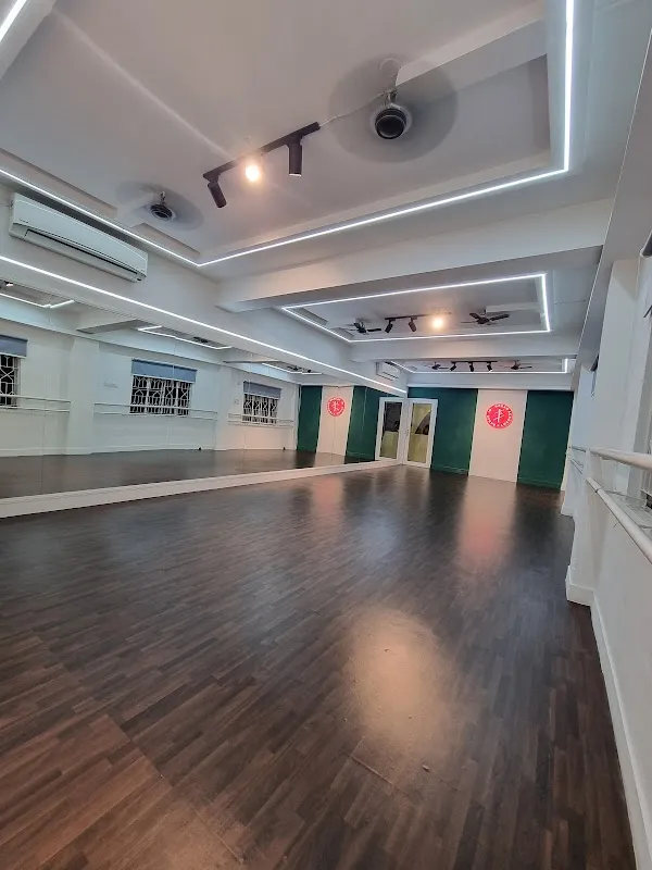 Dance In' Dream Academy