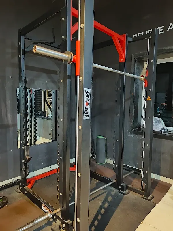 NO LIMITS FITNESS GYM ( UNISEX GYM )