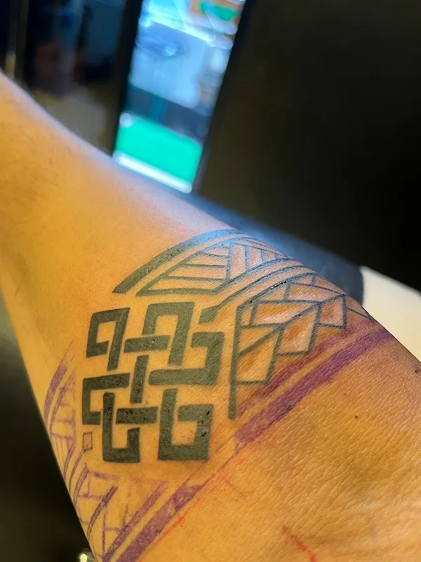 Mirror Tattoo Studio