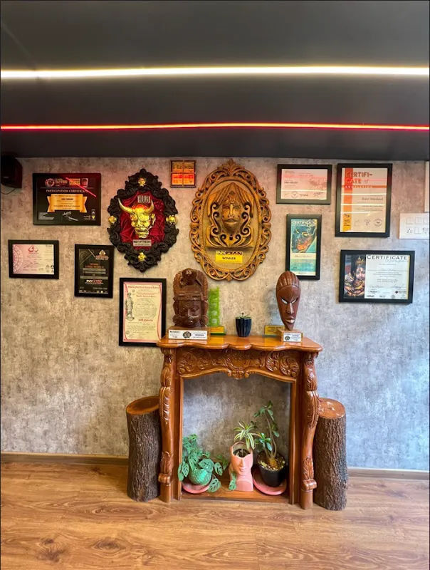 Mirror Tattoo Studio
