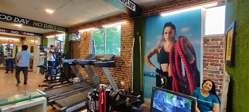 FITNESS FREAKS
