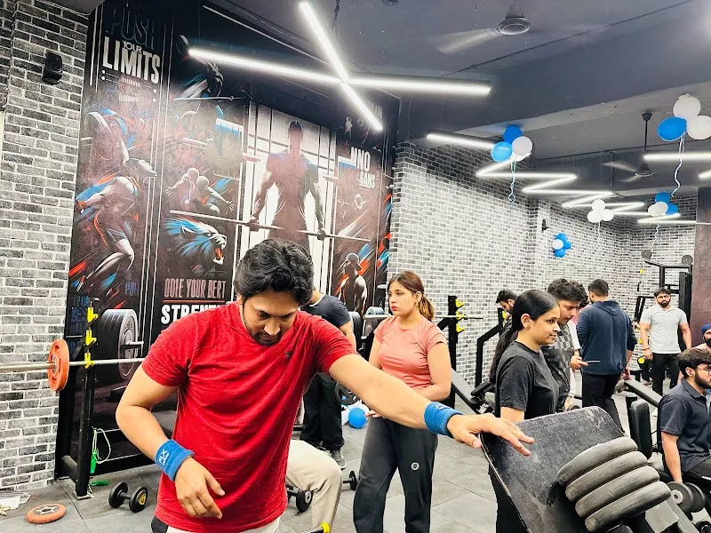 FITNESS FREAKS