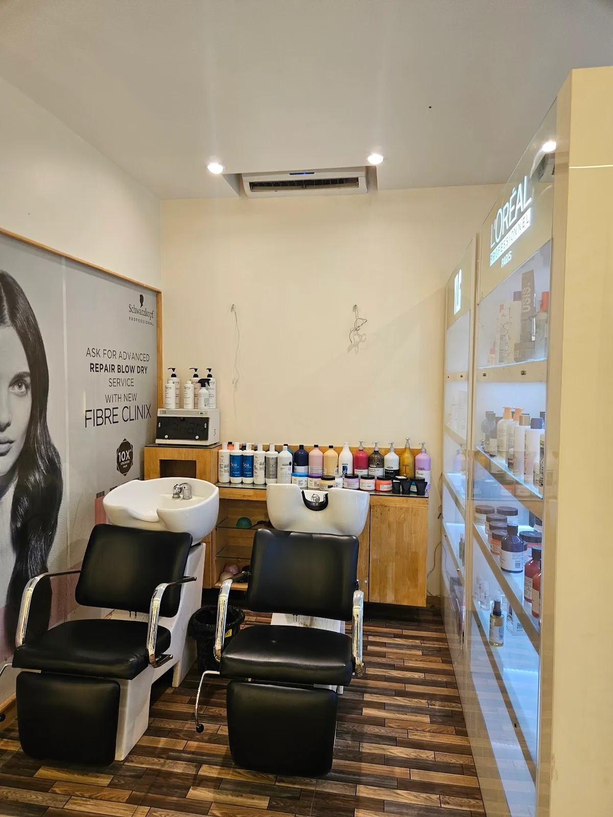 YLG Salon, Adyar
