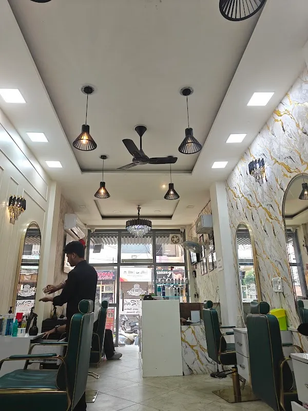Givyas Unisex luxury Salon