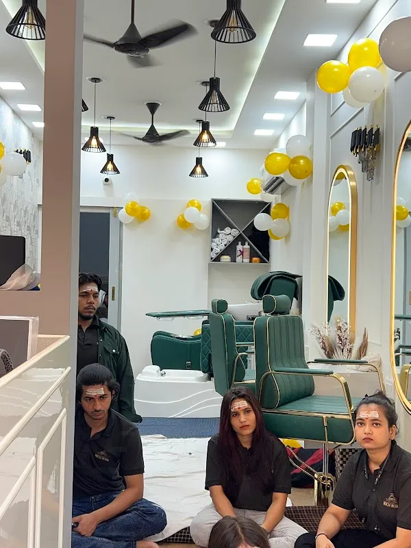 Givyas Unisex luxury Salon