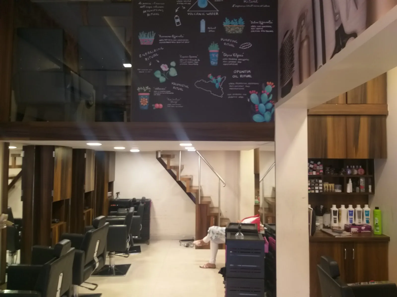 Swagger Unisex Salon