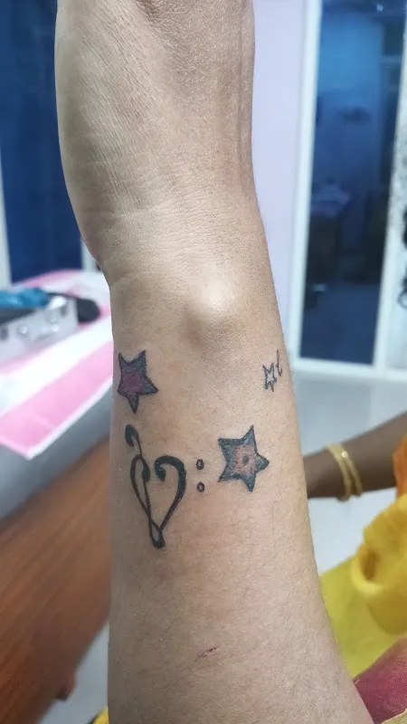 G & G Family Saloon & Tattoos