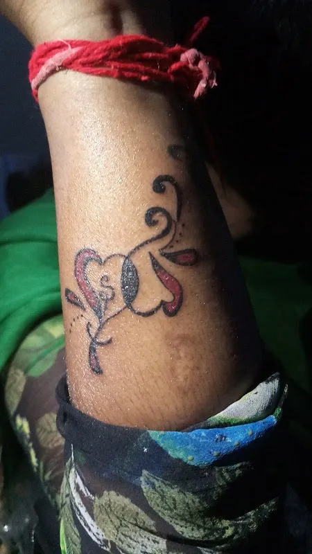 G & G Family Saloon & Tattoos