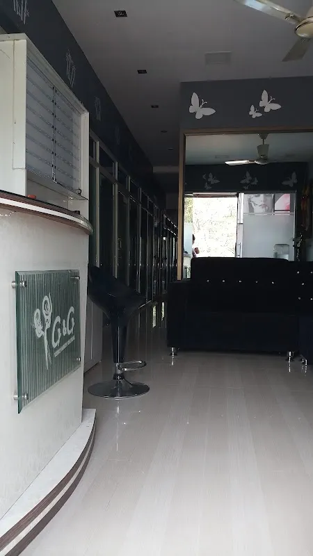 G & G Family Saloon & Tattoos