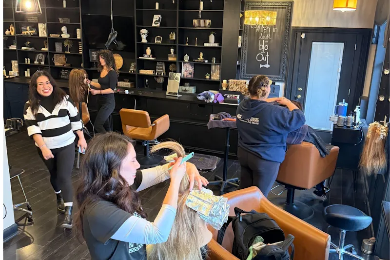 The blo Out Lounge & Colour Bar
