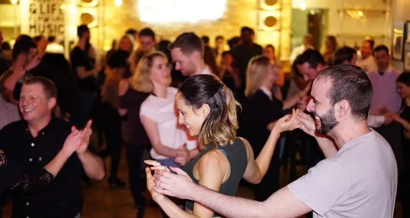 Brussels Dance Project: Salsa Bachata Lindy Hop / Center