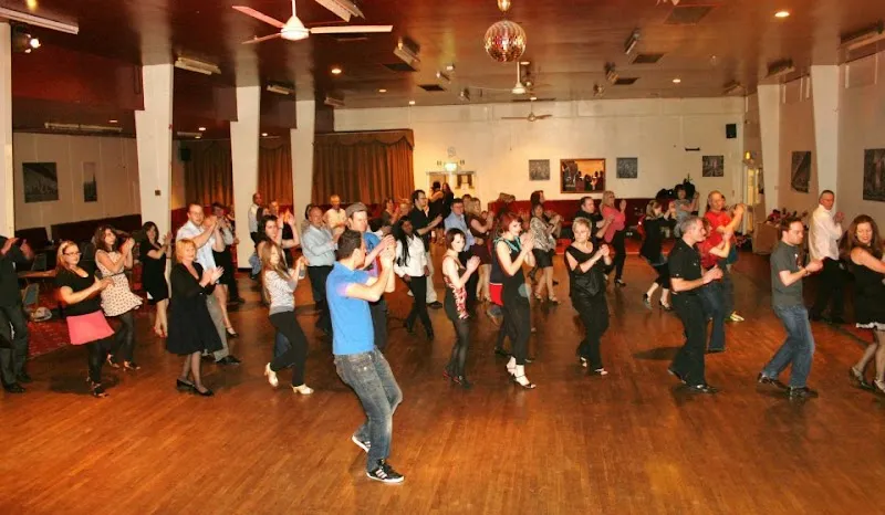 Brussels Dance Project: Salsa Bachata Lindy Hop / Center