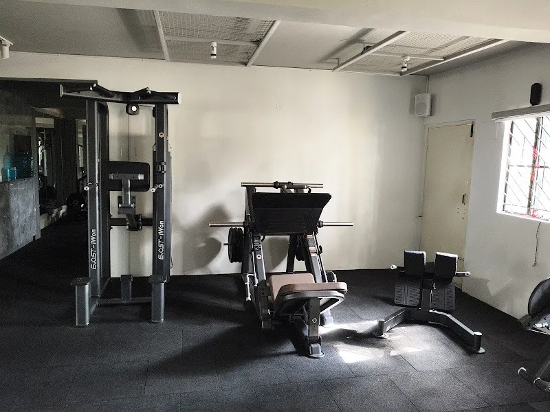 LIMITLESS FITNESS GYM