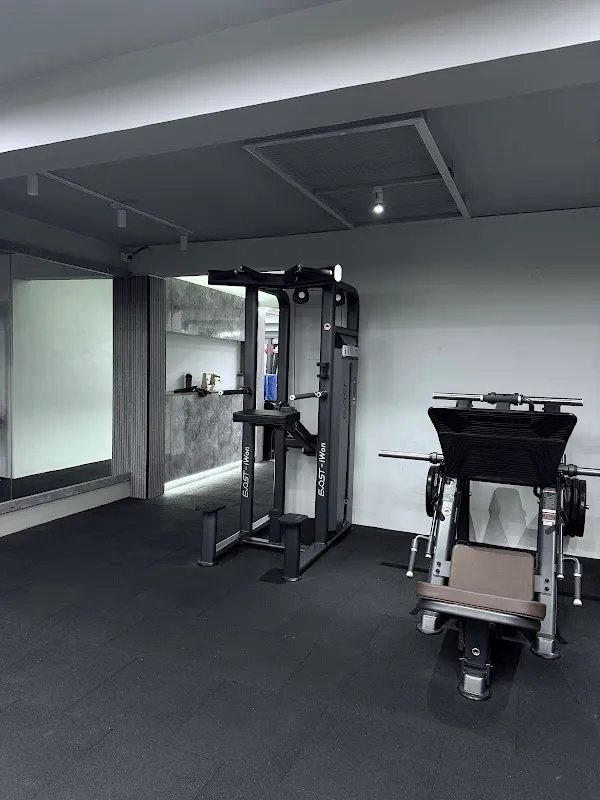 LIMITLESS FITNESS GYM