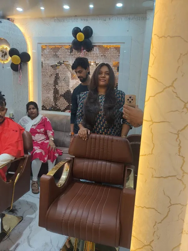 BE GLOSS FAMILY SALON