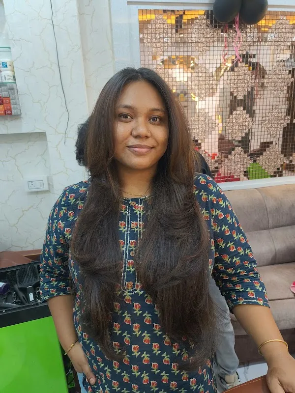 BE GLOSS FAMILY SALON