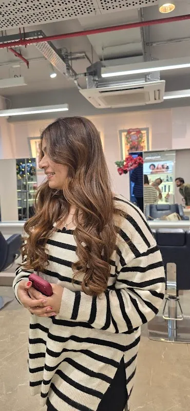 Shearz Salon University Road