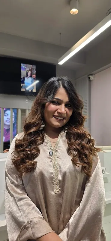 Shearz Salon University Road