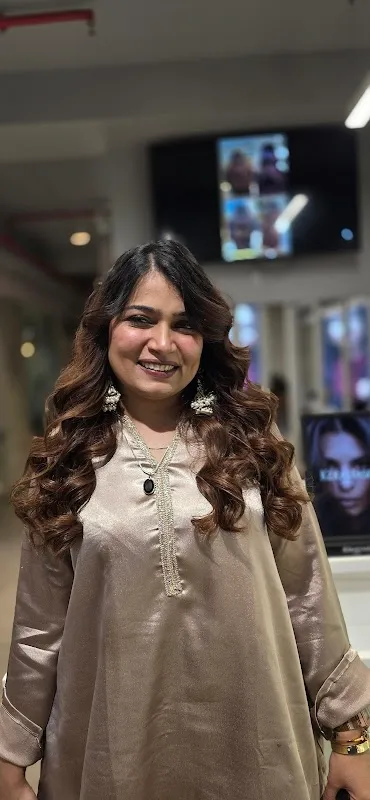 Shearz Salon University Road