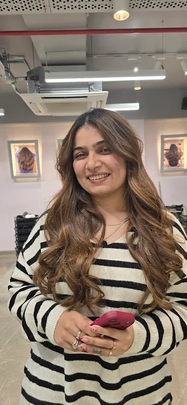 Shearz Salon University Road