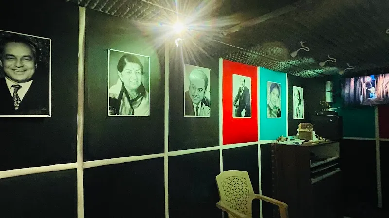 SwarON Studio