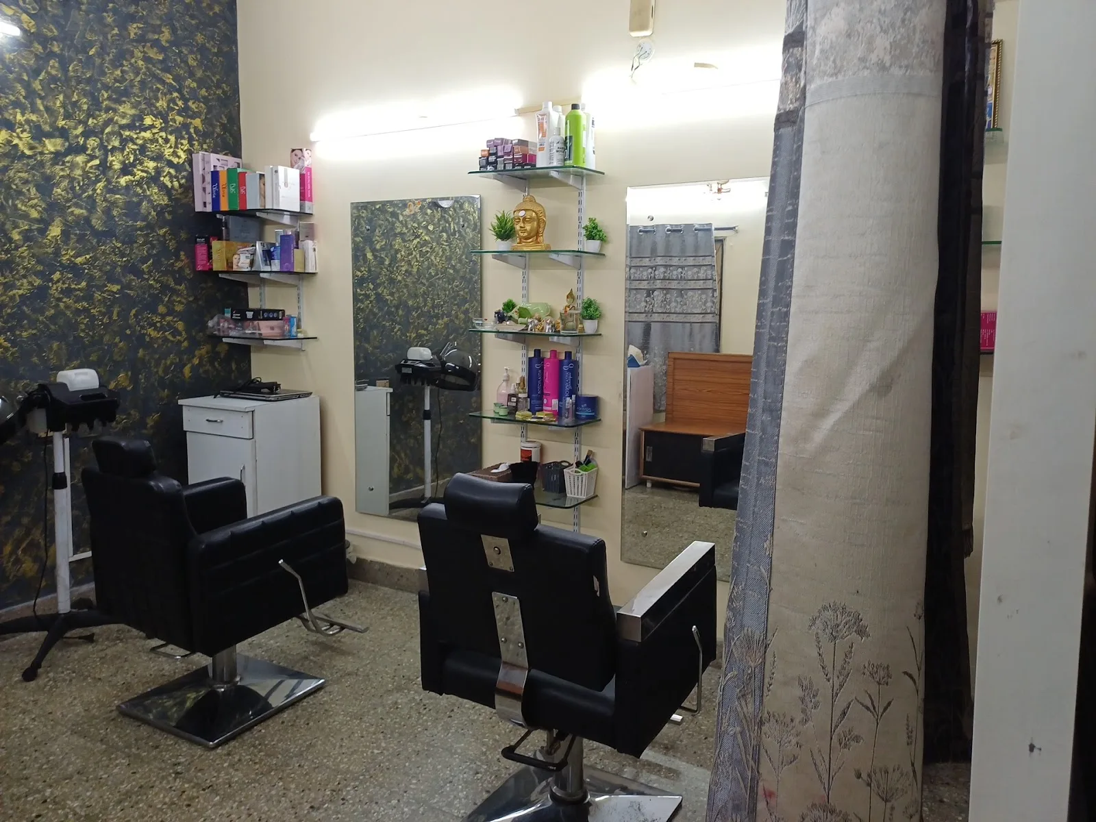 Mahee's Salon