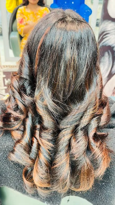 Royal unisex salon and makeup studio