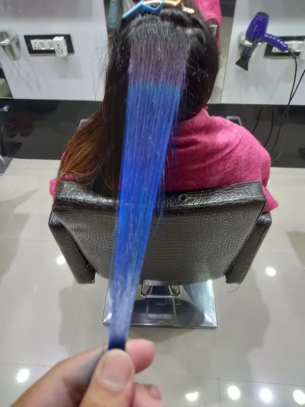 R Launch Salon | Best Salon in Ozone Galleria