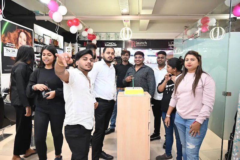 R Launch Salon | Best Salon in Ozone Galleria