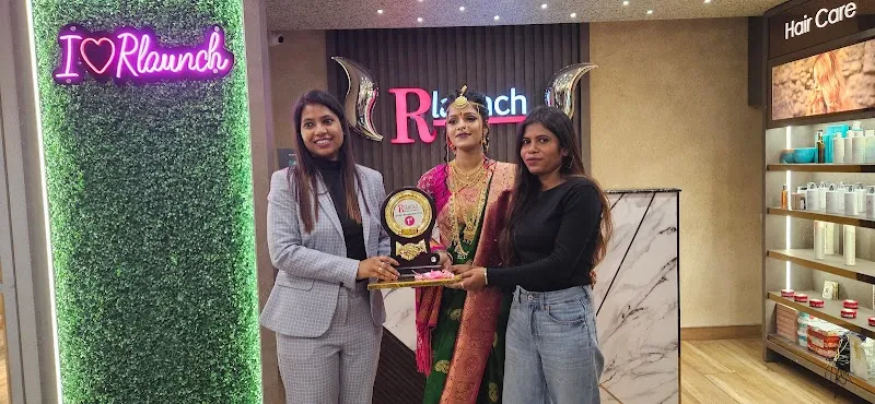 R Launch Salon | Best Salon in Ozone Galleria