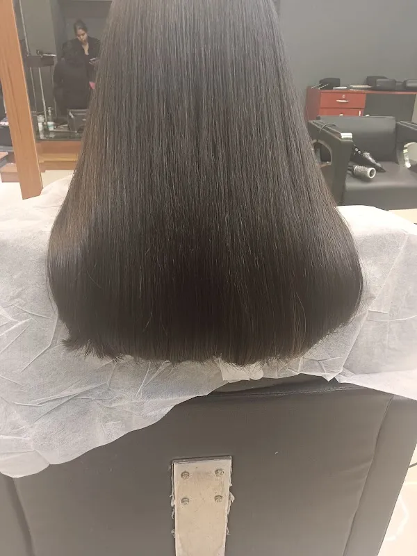 Be On Mirrors - The Unisex Salon