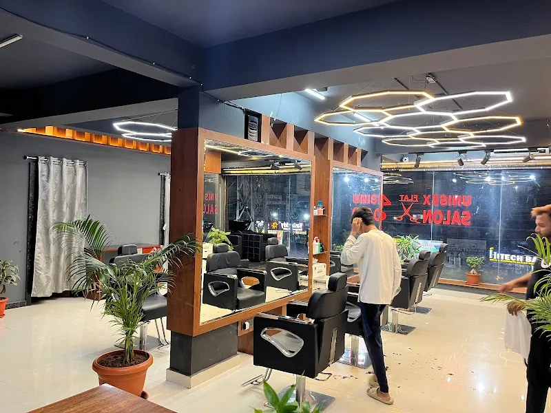Be On Mirrors - The Unisex Salon