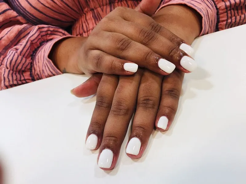 Be On Mirrors - The Unisex Salon
