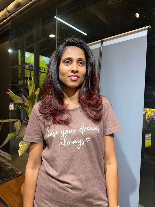 Be On Mirrors - The Unisex Salon
