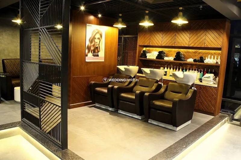 Looks Salon Dwarka sector 12