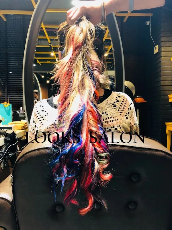 Looks Salon Dwarka sector 12