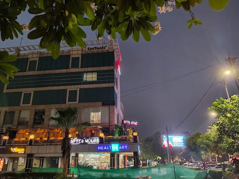 Looks Salon Dwarka sector 12
