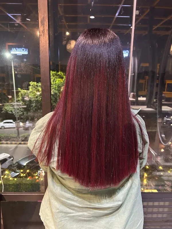 Looks Salon Dwarka sector 12