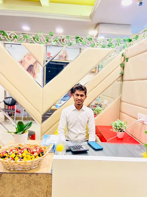 Stylo Deepak Unisex salon family