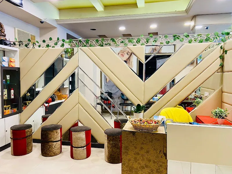 Stylo Deepak Unisex salon family
