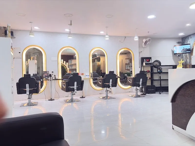 Mirror professional Unisex Salon-hair skin nail & bridal makeup