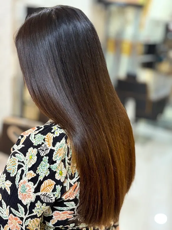 Mirror professional Unisex Salon-hair skin nail & bridal makeup