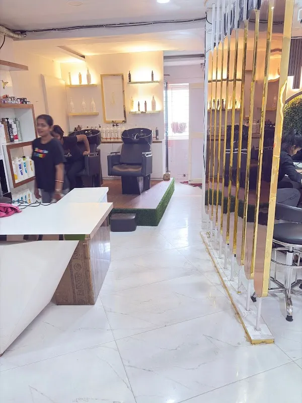 Mirror professional Unisex Salon-hair skin nail & bridal makeup
