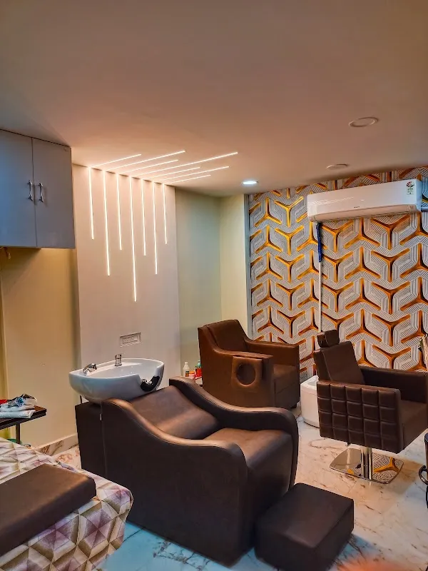 Mr & Mrs Unisex Saloon
