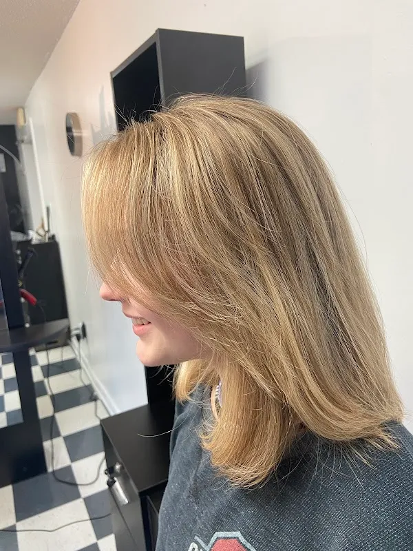 Studio 11 Salon