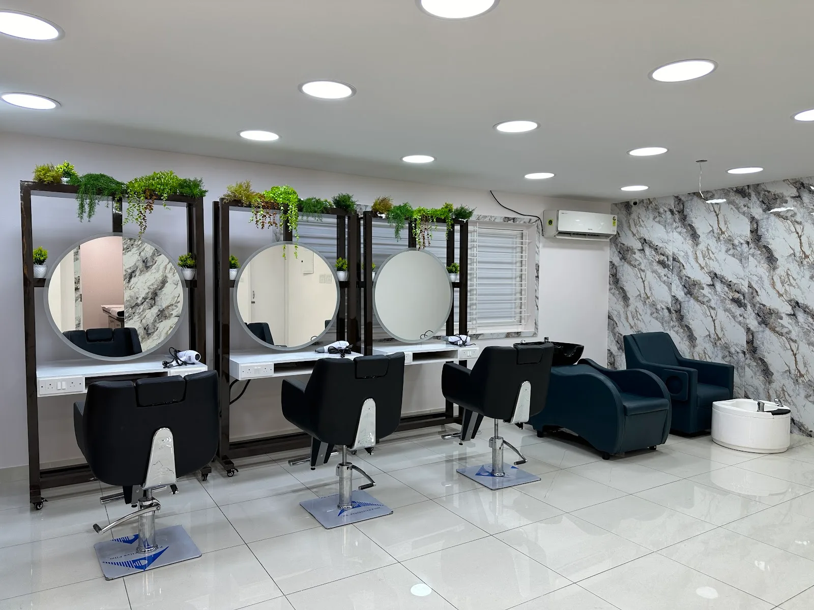 Style Trends Luxury Unisex Salon