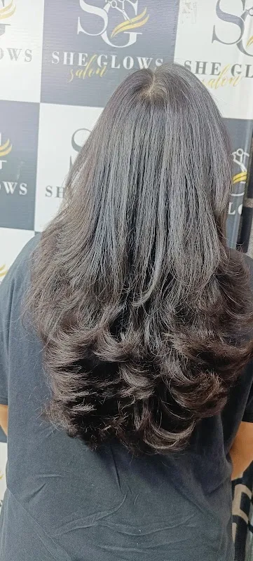 She Glows salon & sk nails