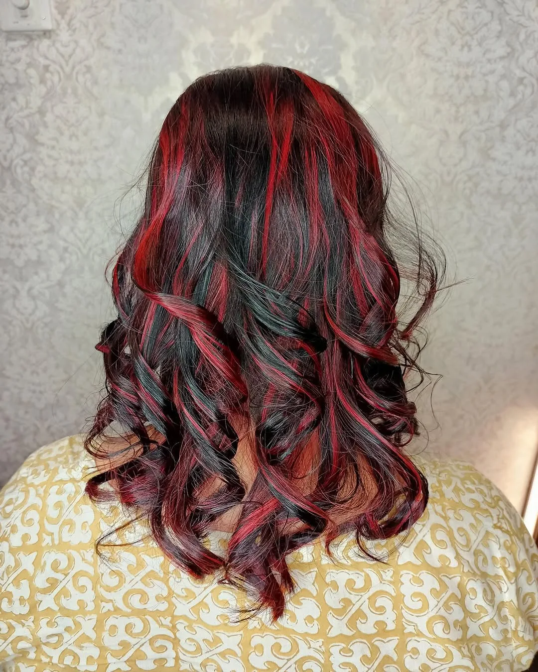 Naturals Salon Selaiyur