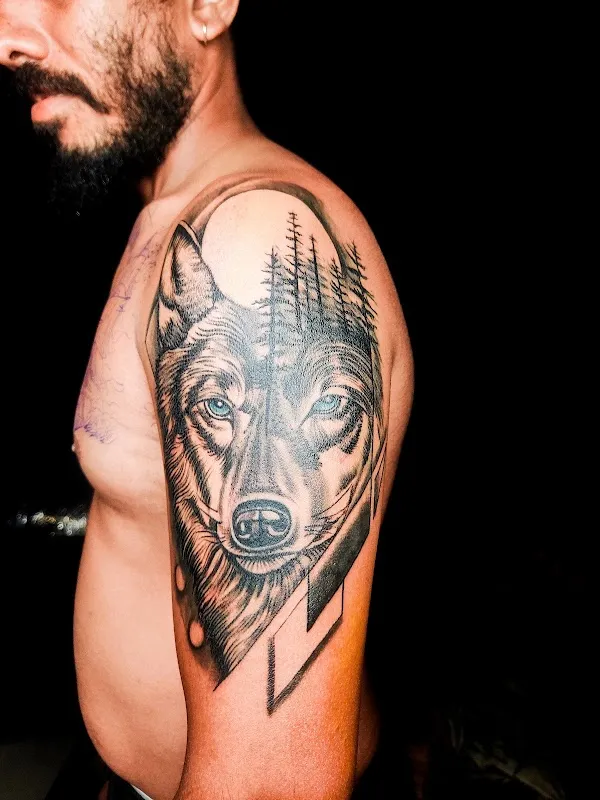Superman Tattoo & Piercing Studio17